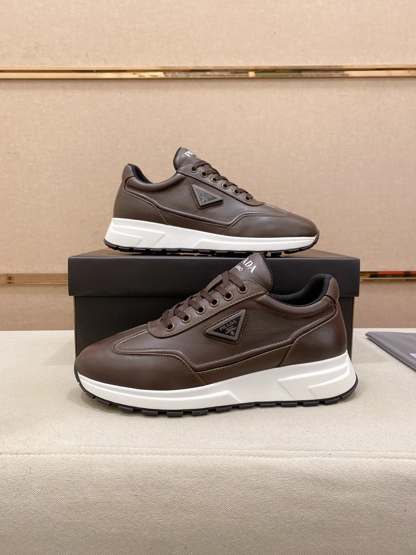 Factory price 600💰 ✔️✔️✔️High version High-quality new PRADA counters are on the market at the same time. The new men's shoes and 😘fabrics are selected from first-layer cowhide and are made by pure handicrafts. Lining: Full cowhide lining. 👍🏿 High-end ☄️ air-cushion molded anti-slip rubber outsole, exquisite lines, simple and elegant, comfortable and high-end for leisure travel. Code number: 38 to 45